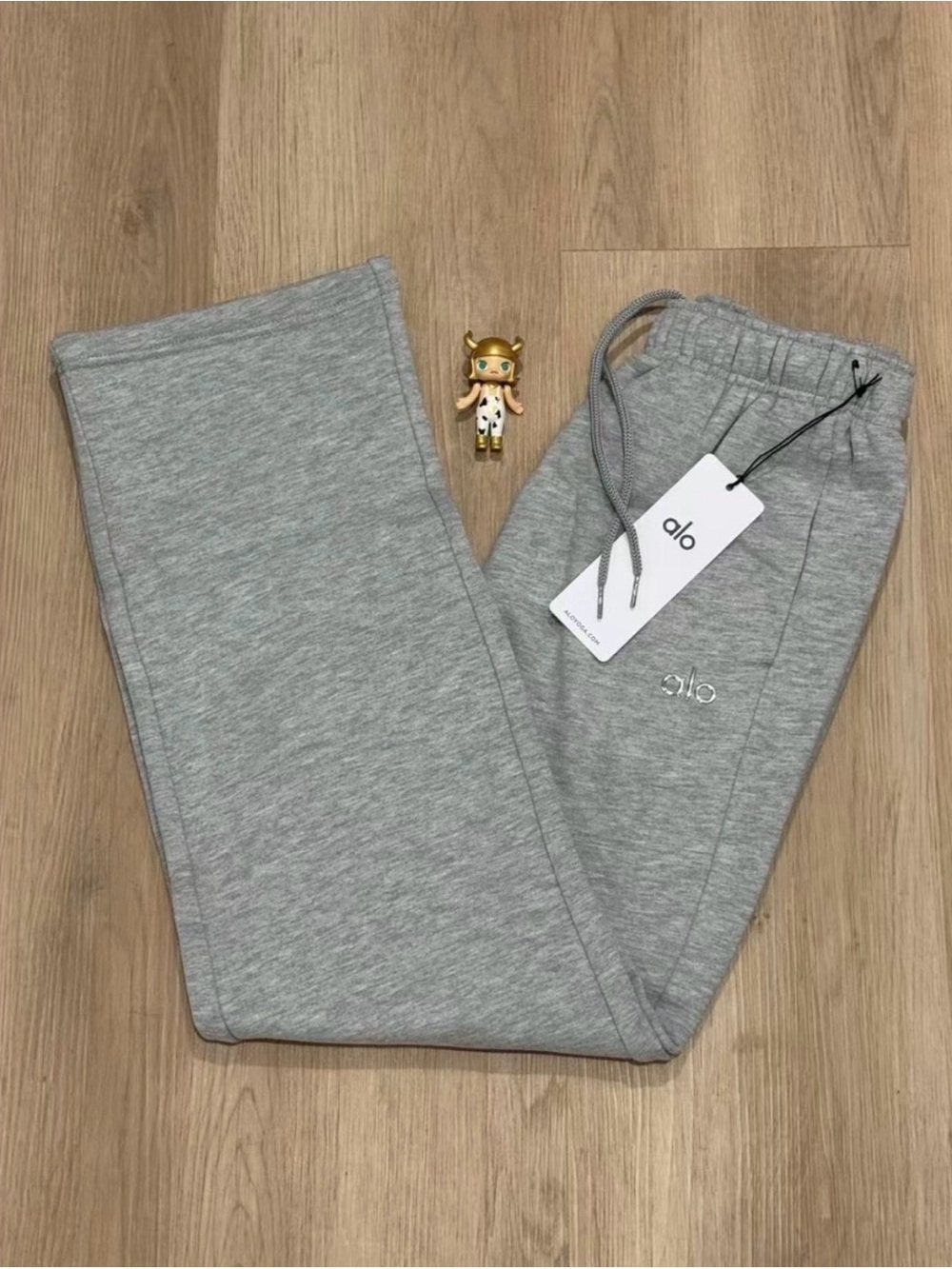 ALO Yoga Men's Light Gray Jogger Sweatpants